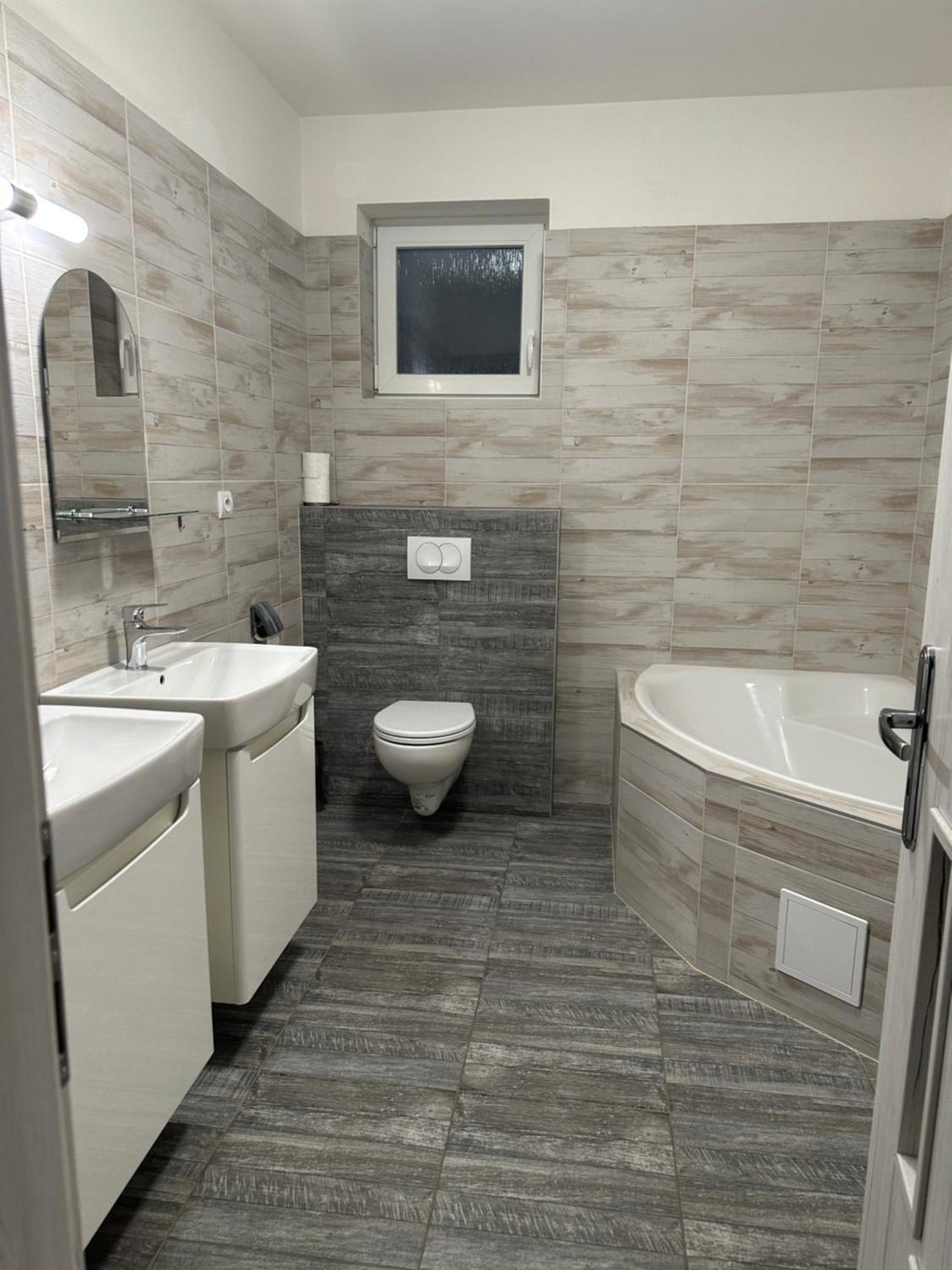 Royal House Trencin Villa Ngoại thất bức ảnh
